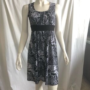 Reitmans y2k women’s black and white paisley dress size small